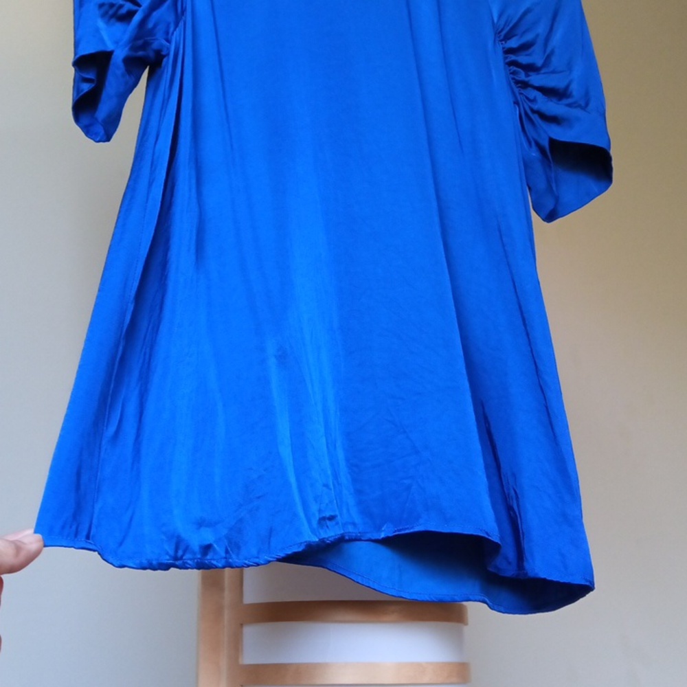 P17" Zara Satin Vibrant Blue Crinkled Short Sleeve Top - Picture 5 of 10